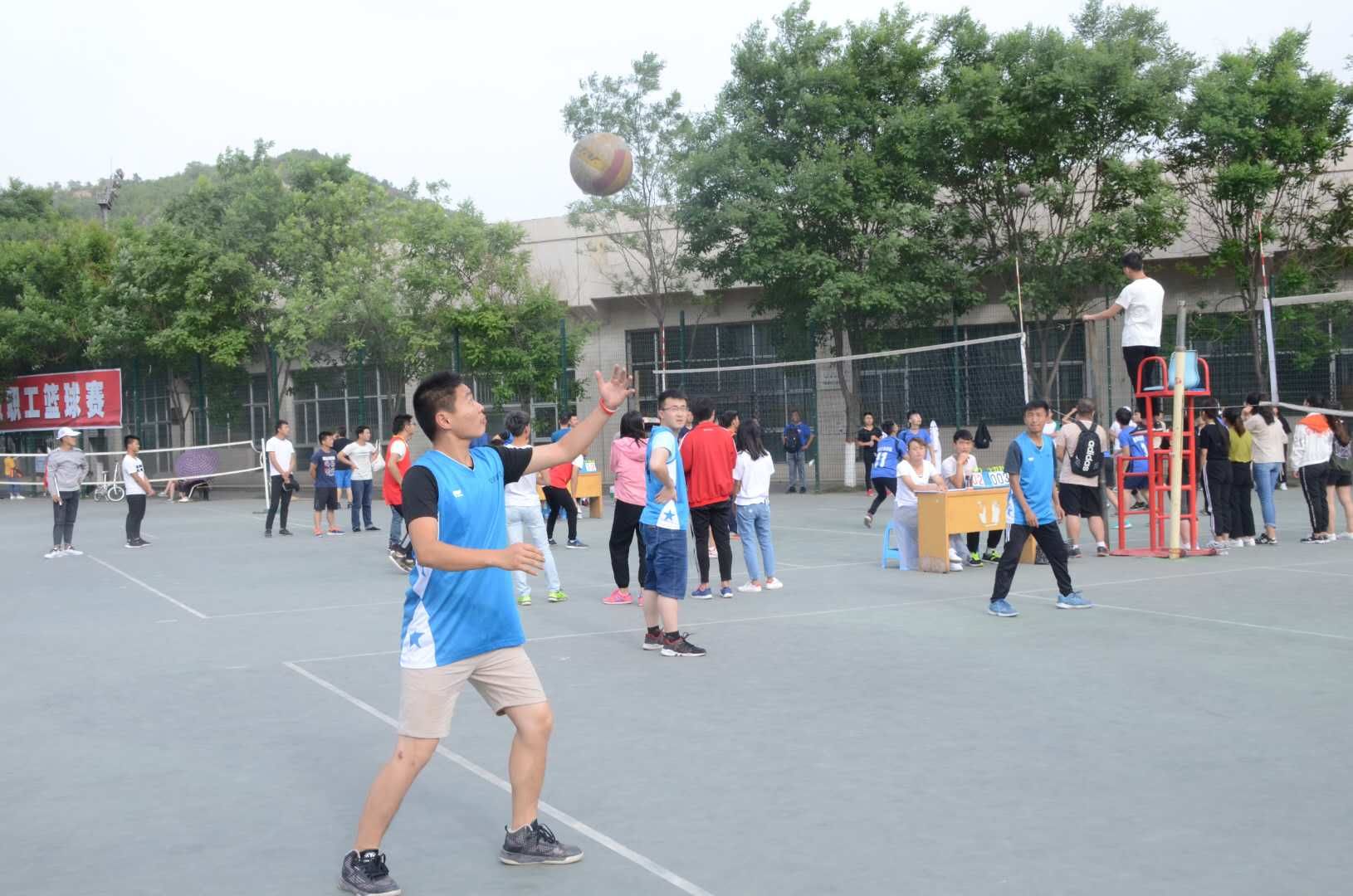 我校举行2018年学生排球联赛